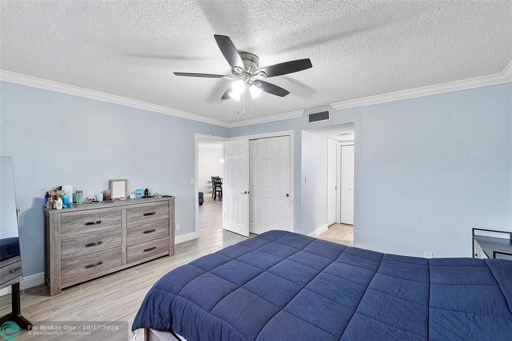 For Sale: $245,000 (2 beds, 2 baths, 1050 Square Feet)