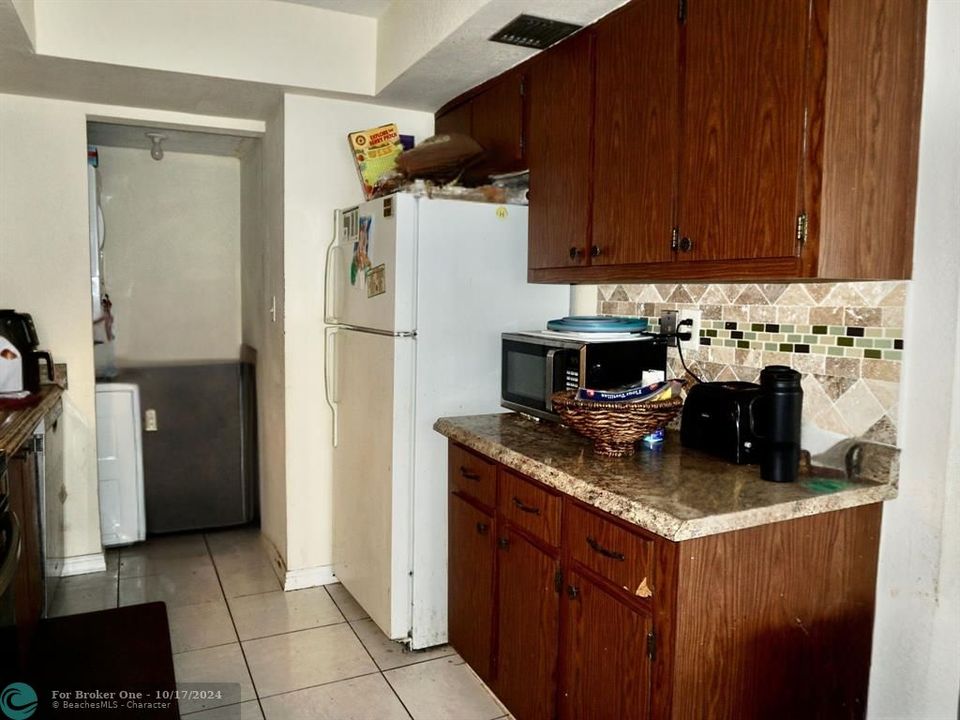 For Sale: $165,000 (2 beds, 1 baths, 940 Square Feet)