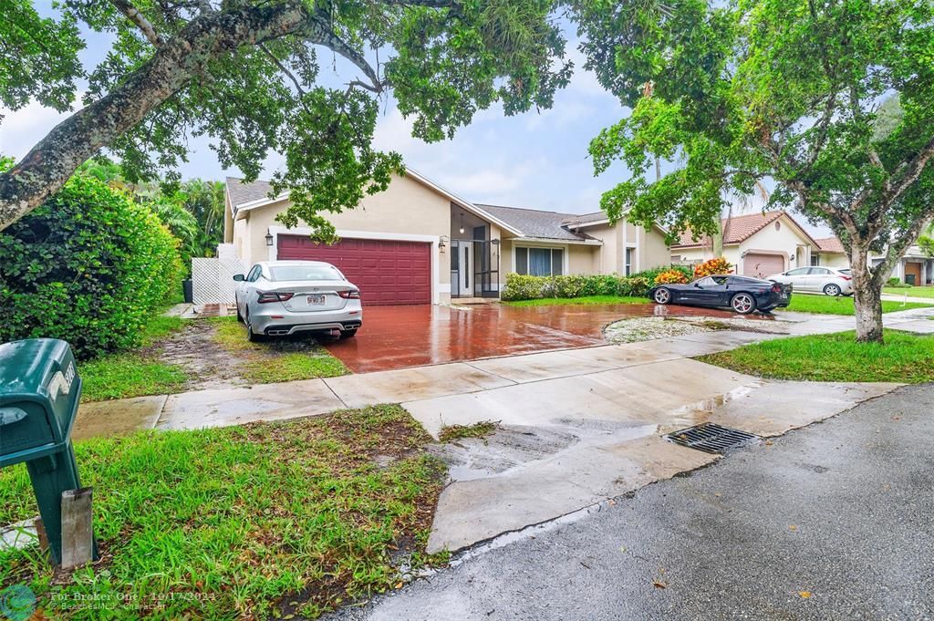 For Sale: $679,000 (4 beds, 2 baths, 1978 Square Feet)