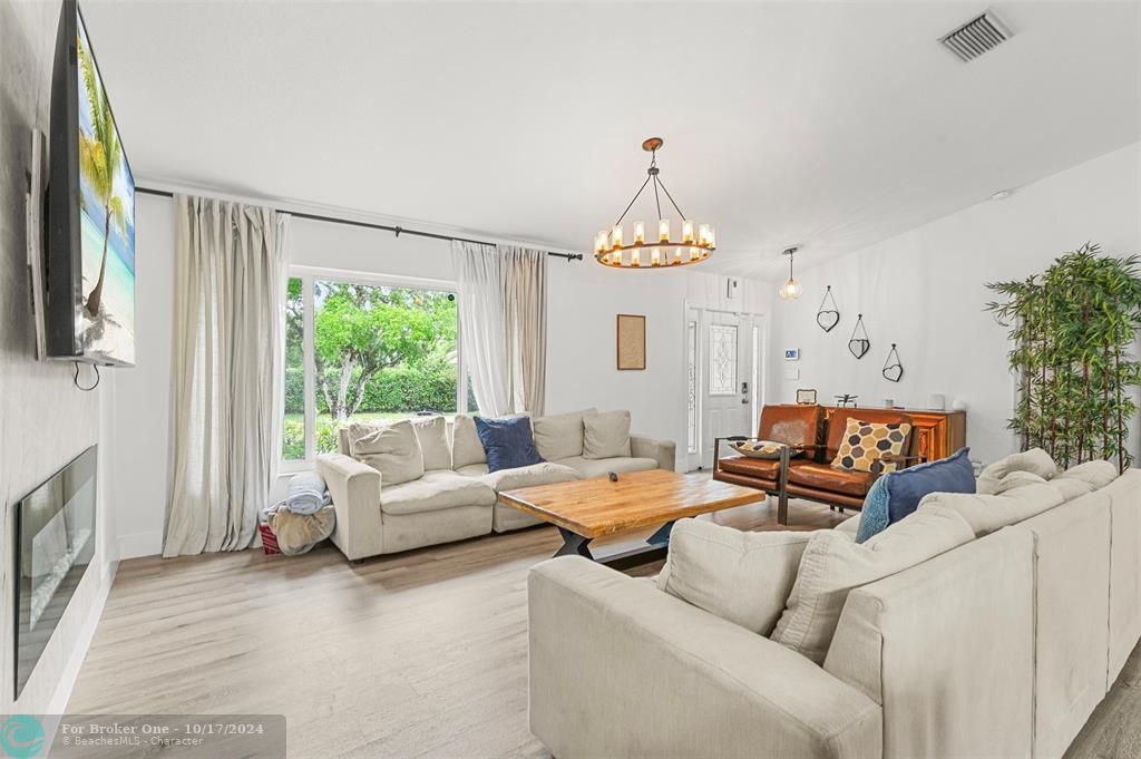 For Sale: $679,000 (4 beds, 2 baths, 1978 Square Feet)