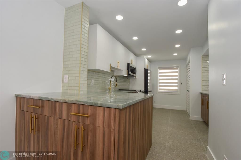 En Venta: $686,000 (2 camas, 2 baños, 1100 Pies cuadrados)