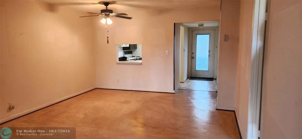 For Sale: $125,000 (2 beds, 2 baths, 920 Square Feet)