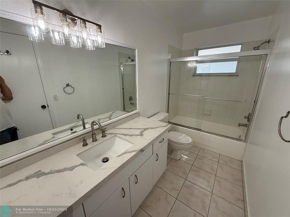 For Sale: $399,000 (2 beds, 2 baths, 1270 Square Feet)