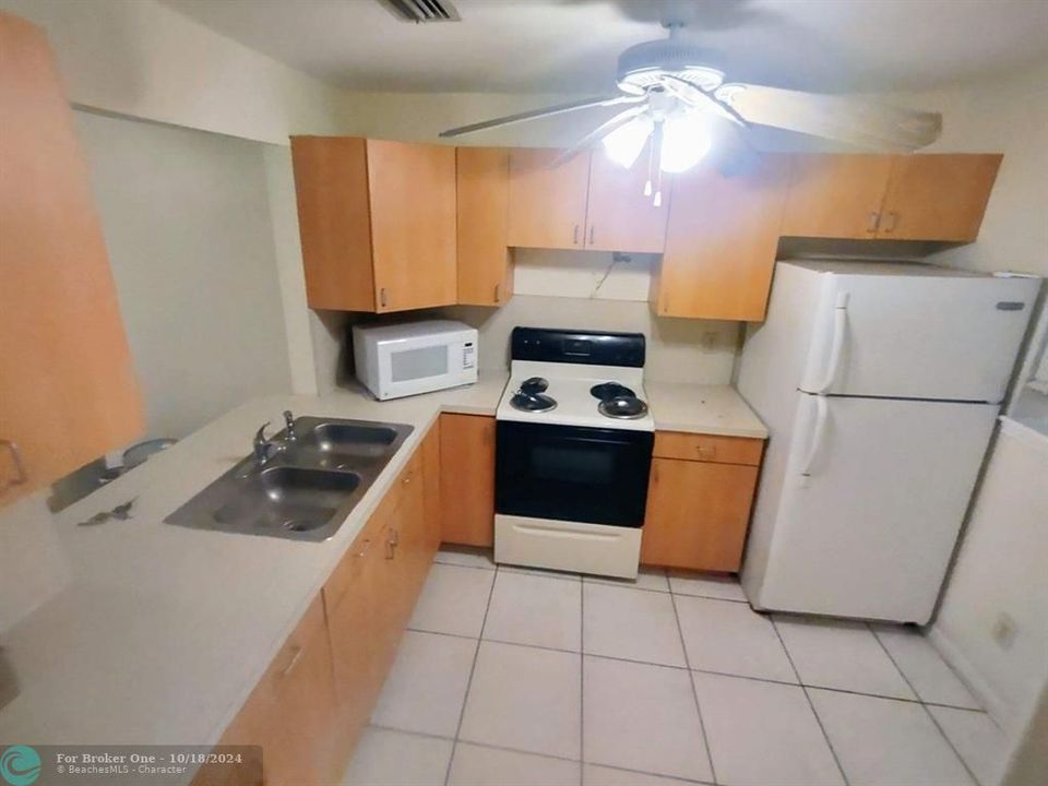 For Sale: $1,600 (1 beds, 1 baths, 6375 Square Feet)