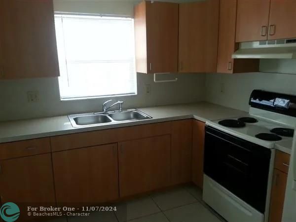 For Sale: $1,600 (1 beds, 1 baths, 6375 Square Feet)