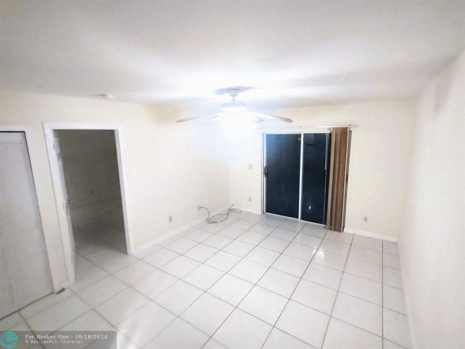 For Sale: $1,600 (1 beds, 1 baths, 6375 Square Feet)