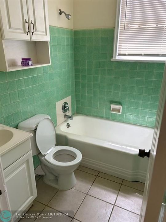 For Sale: $1,450 (1 beds, 1 baths, 650 Square Feet)