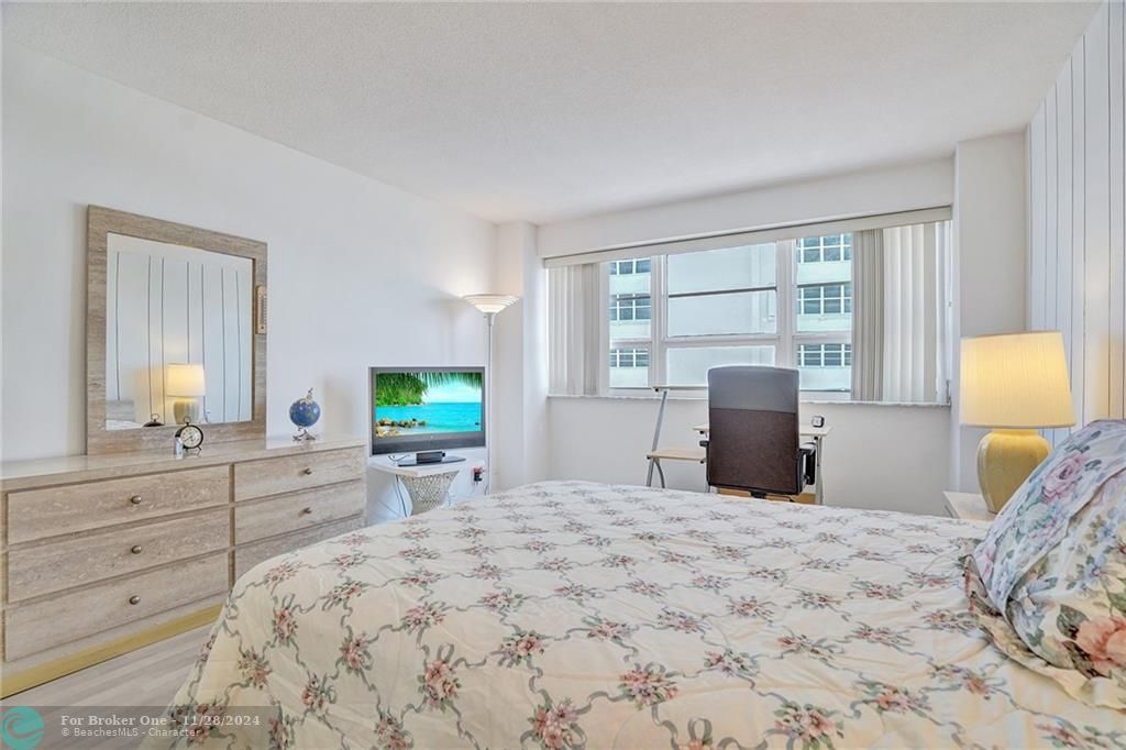 Active With Contract: $3,500 (2 beds, 2 baths, 1796 Square Feet)