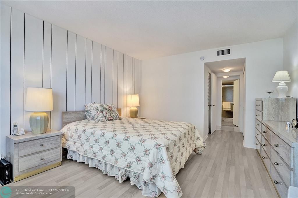 Active With Contract: $3,500 (2 beds, 2 baths, 1796 Square Feet)