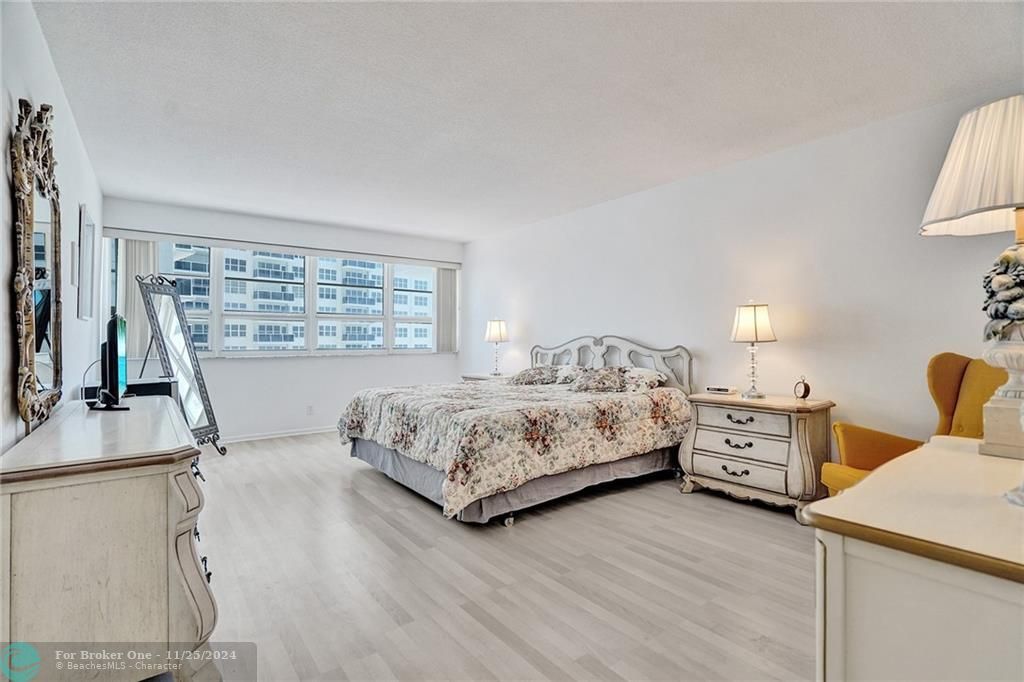 Active With Contract: $3,500 (2 beds, 2 baths, 1796 Square Feet)