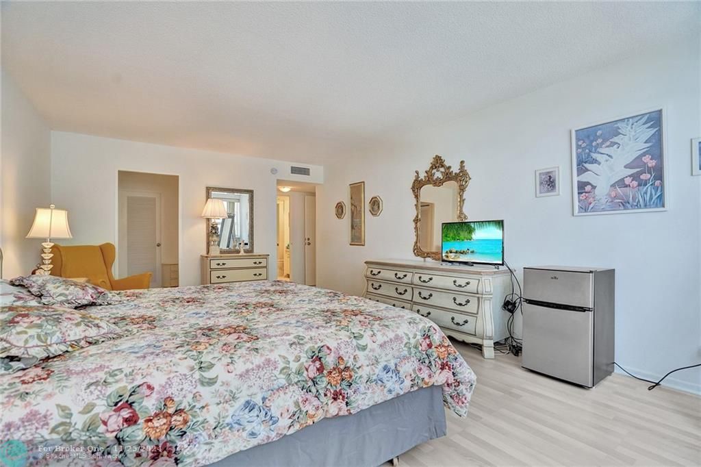 Active With Contract: $3,500 (2 beds, 2 baths, 1796 Square Feet)