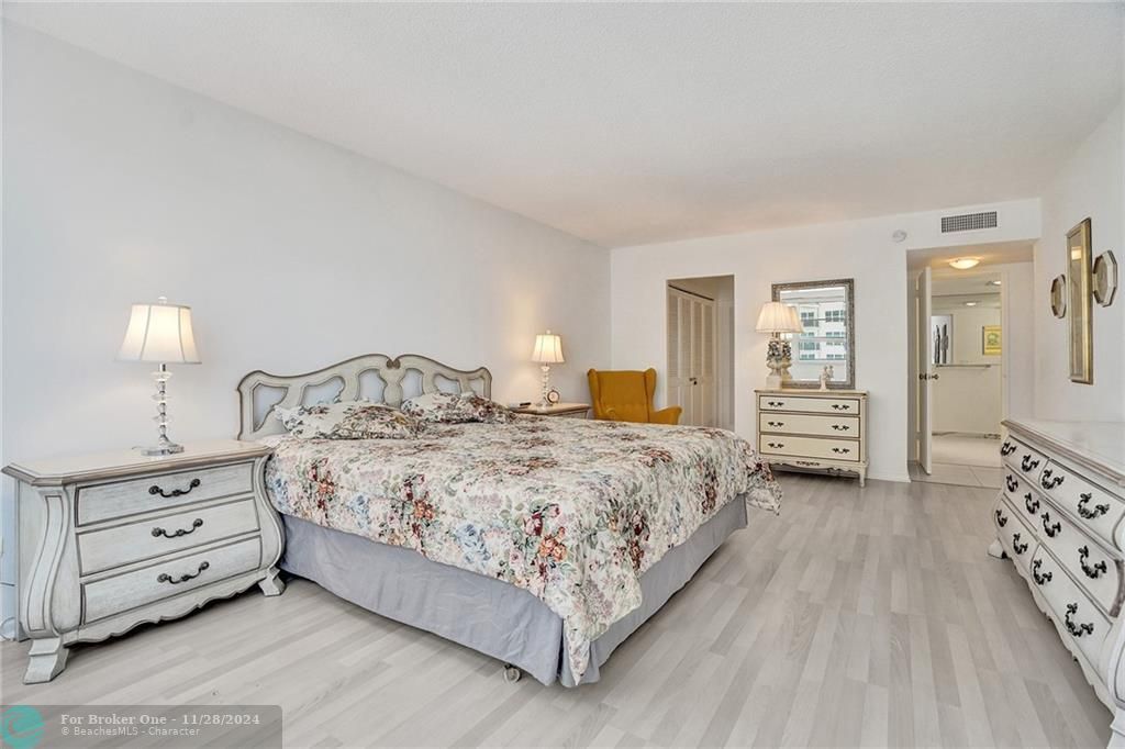 Active With Contract: $3,500 (2 beds, 2 baths, 1796 Square Feet)