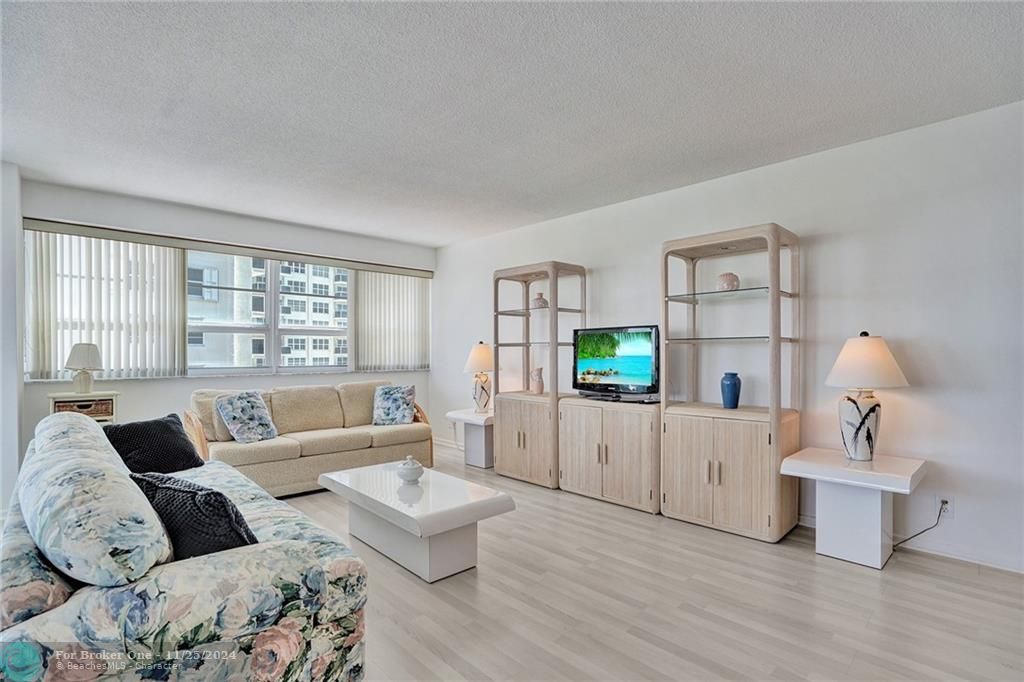 Active With Contract: $3,500 (2 beds, 2 baths, 1796 Square Feet)