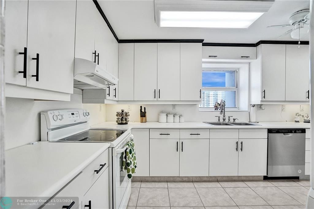 Active With Contract: $3,500 (2 beds, 2 baths, 1796 Square Feet)