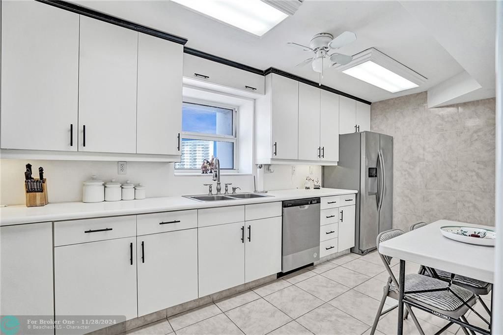 Active With Contract: $3,500 (2 beds, 2 baths, 1796 Square Feet)