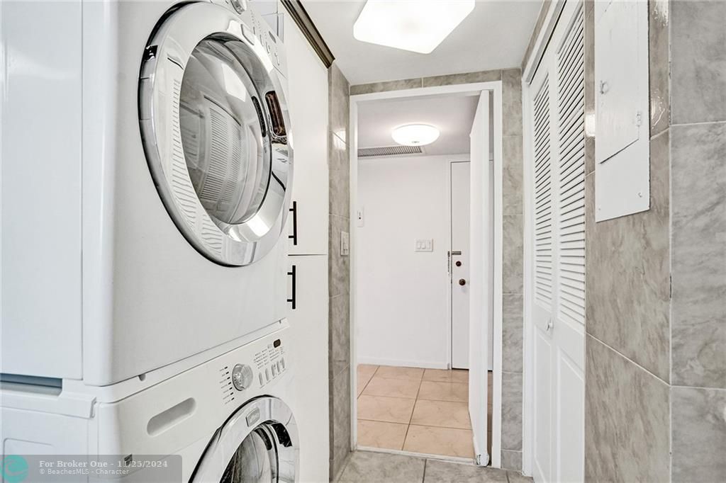 Active With Contract: $3,500 (2 beds, 2 baths, 1796 Square Feet)