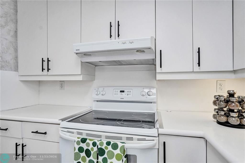 Active With Contract: $3,500 (2 beds, 2 baths, 1796 Square Feet)