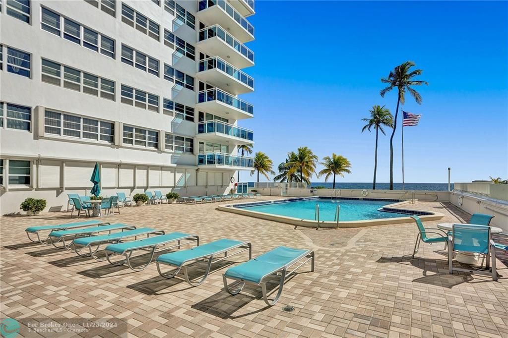 Active With Contract: $3,500 (2 beds, 2 baths, 1796 Square Feet)