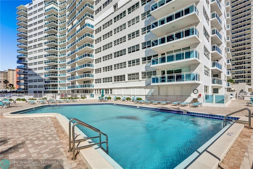 Active With Contract: $3,500 (2 beds, 2 baths, 1796 Square Feet)