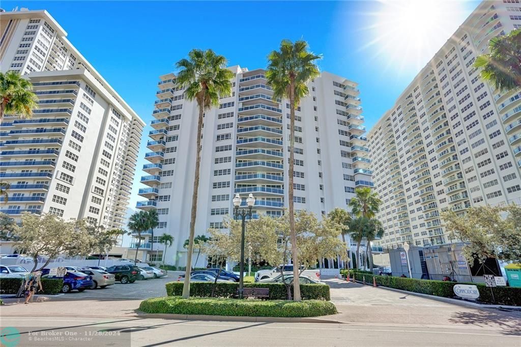 Active With Contract: $3,500 (2 beds, 2 baths, 1796 Square Feet)