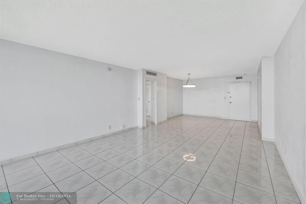 For Rent: $3,500 (2 beds, 2 baths, 1080 Square Feet)