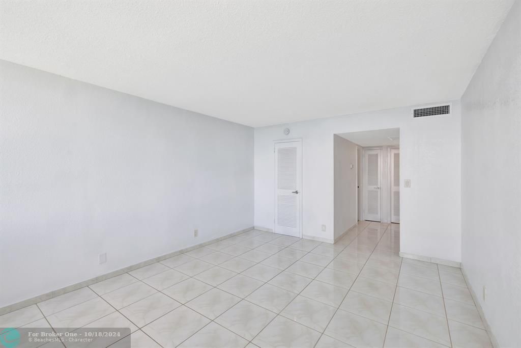 For Rent: $3,500 (2 beds, 2 baths, 1080 Square Feet)