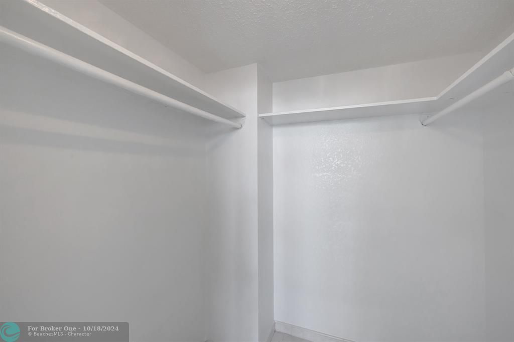 For Rent: $3,500 (2 beds, 2 baths, 1080 Square Feet)