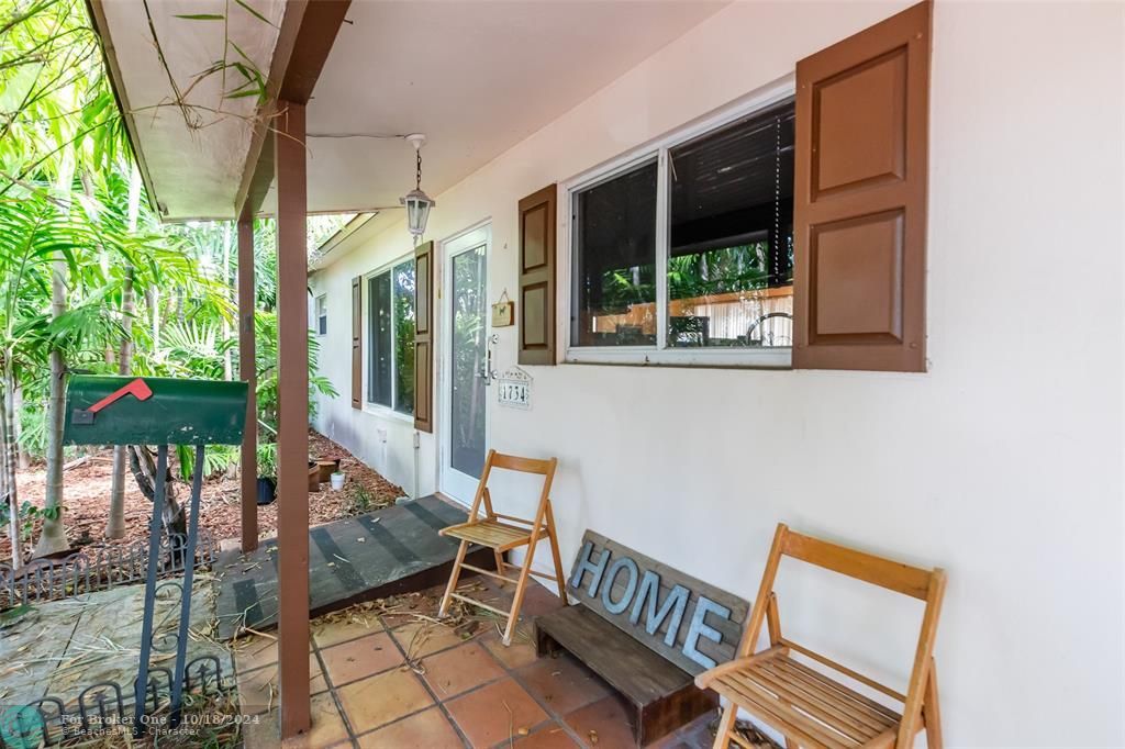 En Venta: $699,000 (3 camas, 2 baños, 1304 Pies cuadrados)