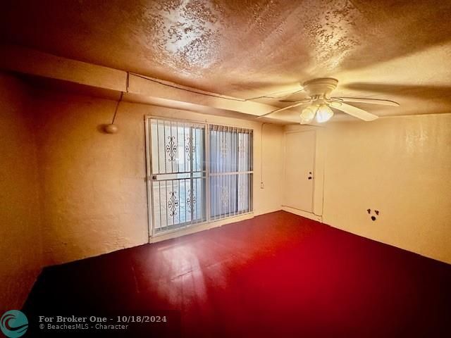 For Rent: $2,300 (2 beds, 1 baths, 927 Square Feet)