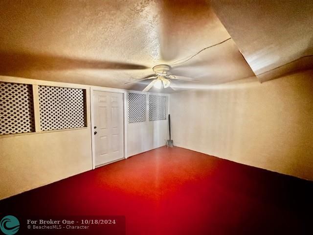 For Rent: $2,300 (2 beds, 1 baths, 927 Square Feet)