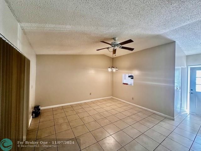 For Rent: $2,300 (2 beds, 1 baths, 927 Square Feet)