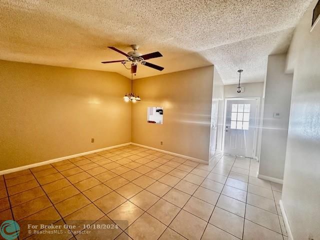 For Rent: $2,300 (2 beds, 1 baths, 927 Square Feet)