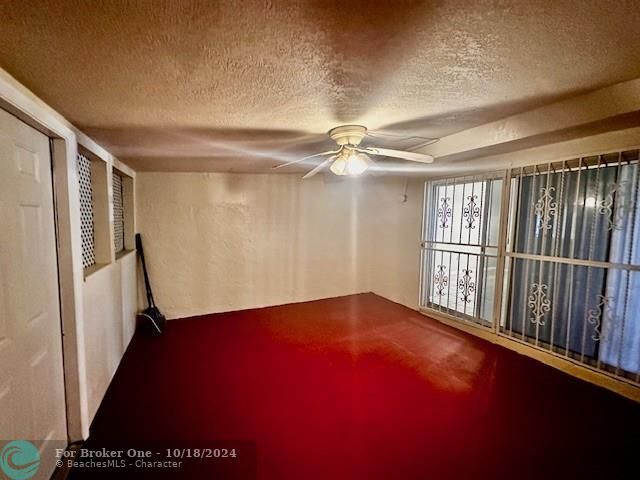 For Rent: $2,300 (2 beds, 1 baths, 927 Square Feet)