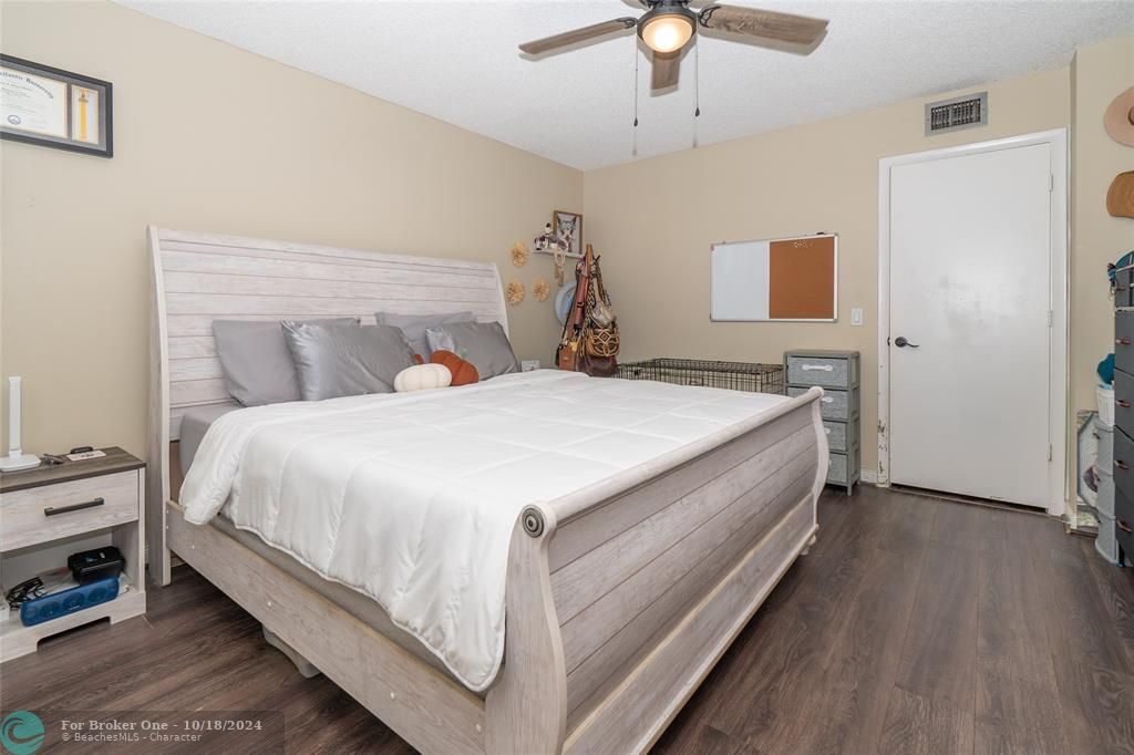 For Sale: $349,999 (2 beds, 2 baths, 1362 Square Feet)