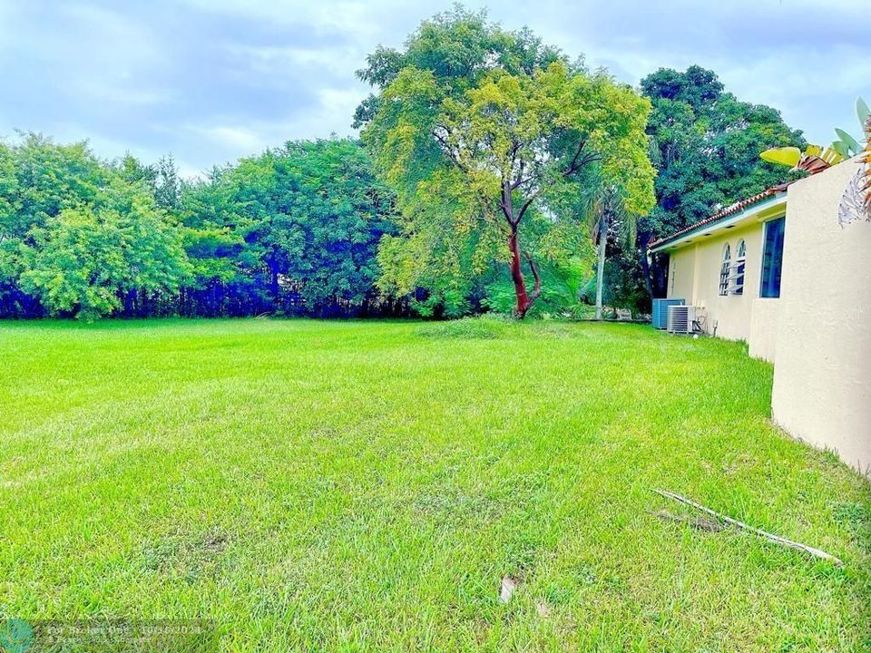 For Sale: $2,100,000 (3 beds, 2 baths, 4262 Square Feet)