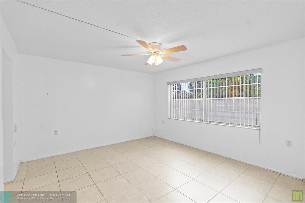 For Sale: $179,900 (2 beds, 2 baths, 962 Square Feet)