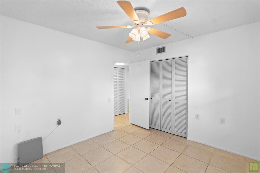 For Sale: $179,900 (2 beds, 2 baths, 962 Square Feet)