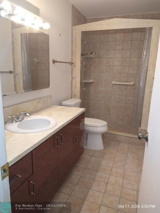 For Sale: $160,000 (1 beds, 2 baths, 1068 Square Feet)