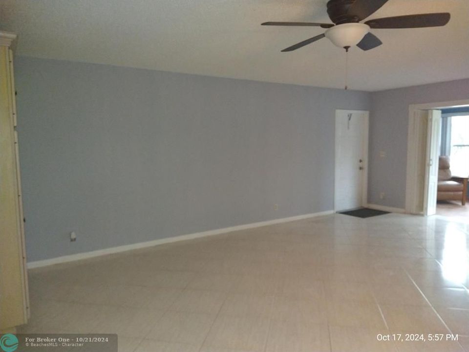 For Sale: $160,000 (1 beds, 2 baths, 1068 Square Feet)