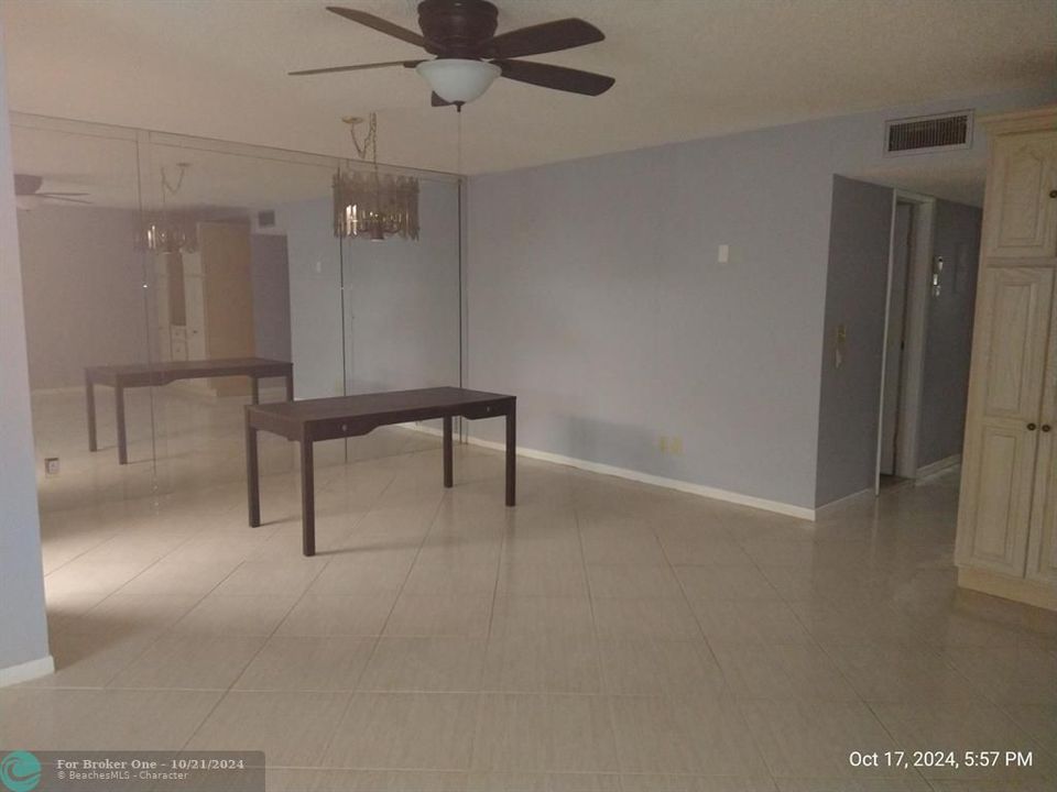 For Sale: $160,000 (1 beds, 2 baths, 1068 Square Feet)