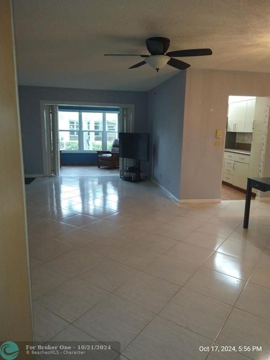 For Sale: $160,000 (1 beds, 2 baths, 1068 Square Feet)