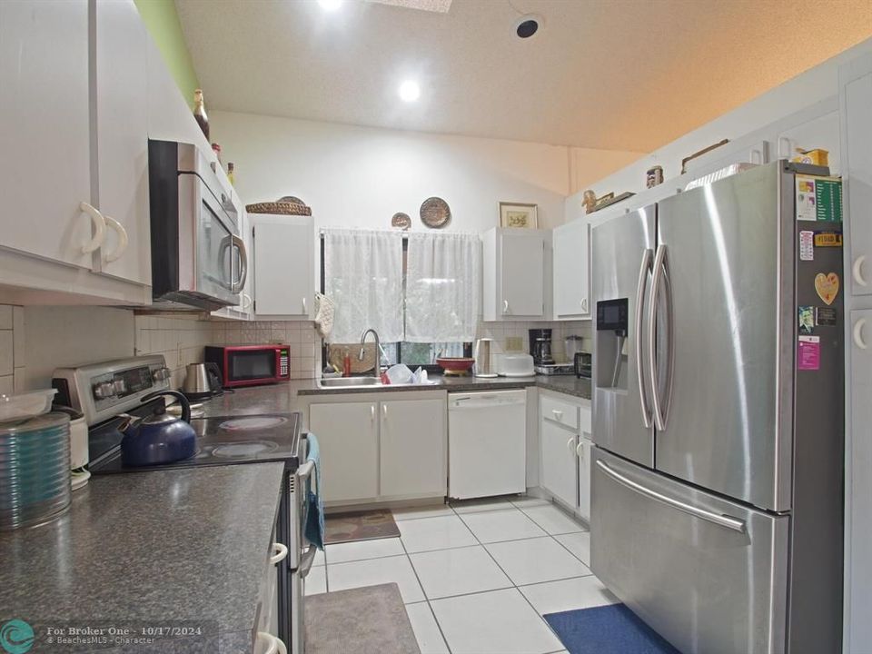 For Sale: $599,900 (4 beds, 2 baths, 2011 Square Feet)