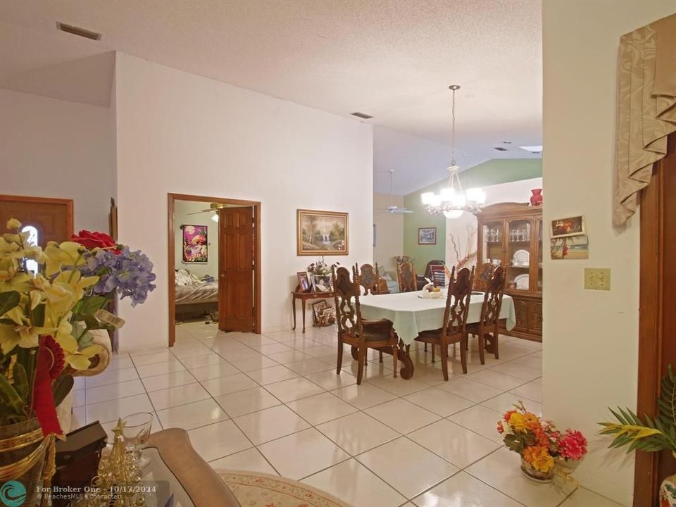 En Venta: $599,900 (4 camas, 2 baños, 2011 Pies cuadrados)