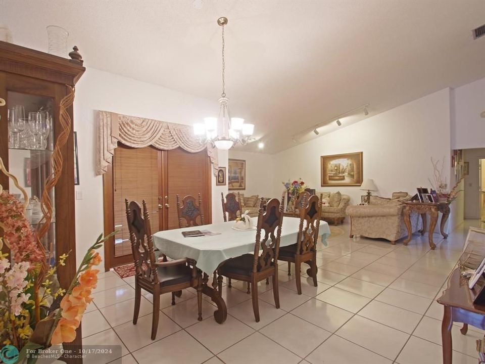 For Sale: $599,900 (4 beds, 2 baths, 2011 Square Feet)