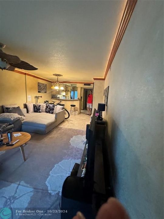 For Sale: $259,900 (2 beds, 2 baths, 984 Square Feet)