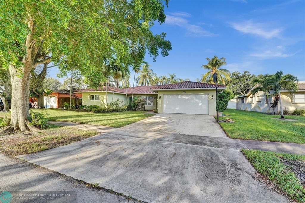 For Sale: $999,900 (4 beds, 2 baths, 2283 Square Feet)