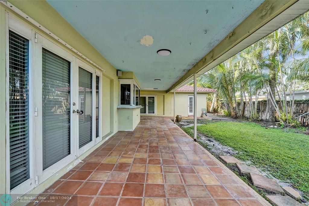 For Sale: $999,900 (4 beds, 2 baths, 2283 Square Feet)