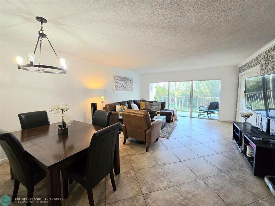 For Sale: $299,900 (3 beds, 2 baths, 1390 Square Feet)