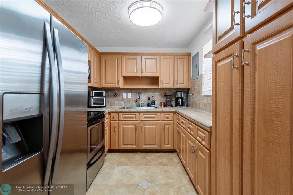 For Sale: $429,900 (2 beds, 2 baths, 1104 Square Feet)