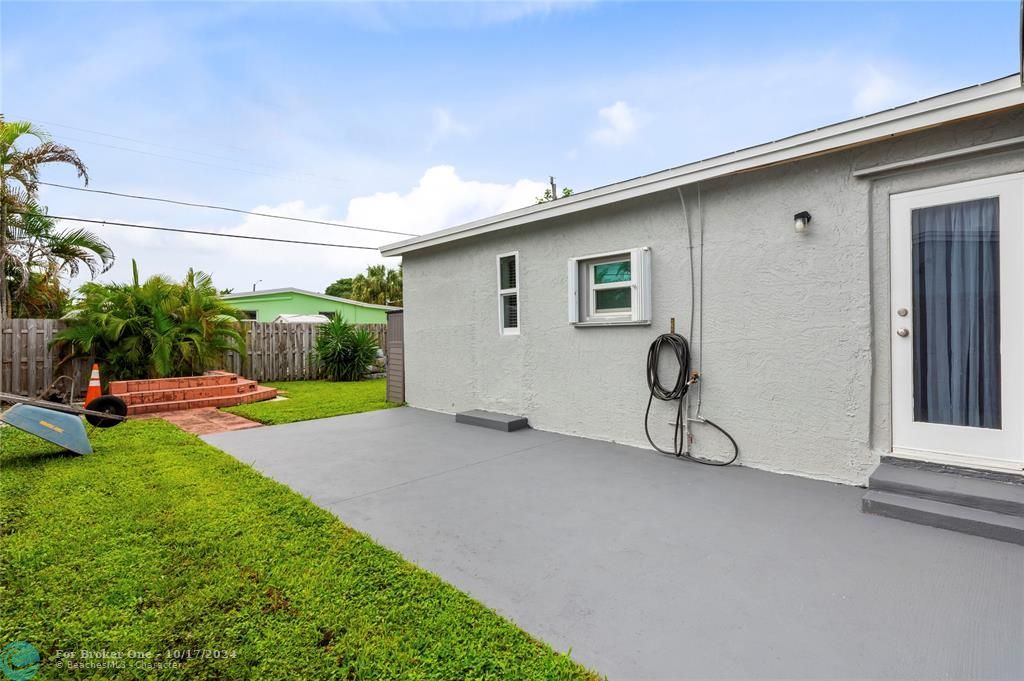 For Sale: $429,900 (2 beds, 2 baths, 1104 Square Feet)